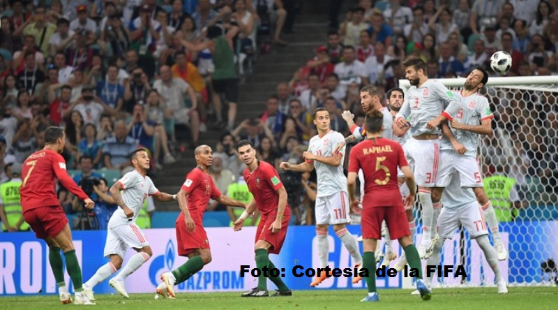 on cobro de tiro libre Cristiano Ronaldo anotó el gol del empate. Portugal 3, España 3.