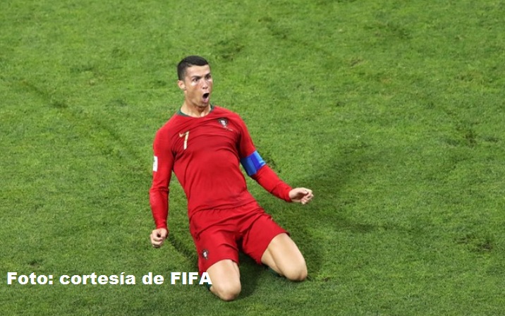 Cristiano Ronaldo celebra uno de sus tres tantos en el primer partido mundialista. Portugal frente a España.