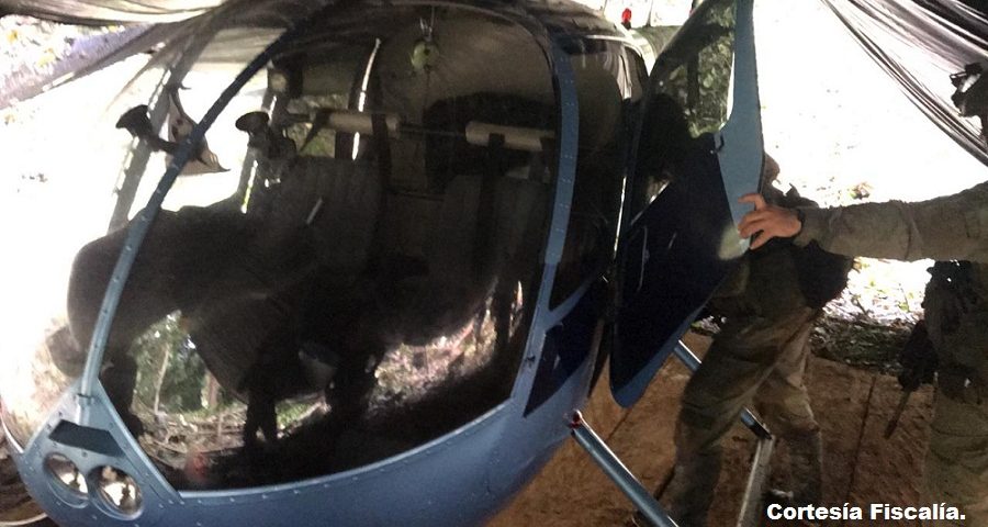 Helicóptero tipo Robinson R44 en el que encontraron 330 kilogramos de clorhidrato de cocaína que estaban distribuidos en 9 bultos.