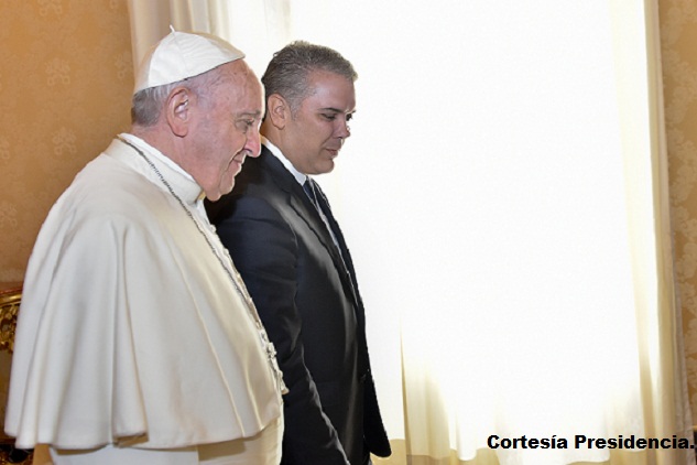 El Papa Francisco y el presidente Iván Duque durante la audiencia celebrada en la Biblioteca Vaticana, en Roma.