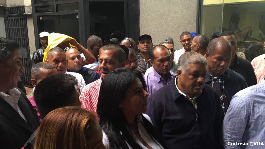 Chavistas descontentos se pronunciaron desde la sede de la OEA en Caracas.