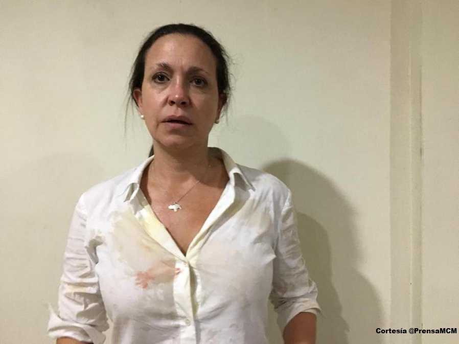 María Corina Machado, dirigente opositora fue atacada por colectivos oficialistas en Upata.
