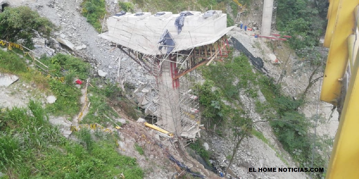 Una grúa que movilizaba una carga pesada chocó con un andamio y produjo la caída de los cinco obreros, en el puente La Pala, vía Villavicencio – Bogotá.