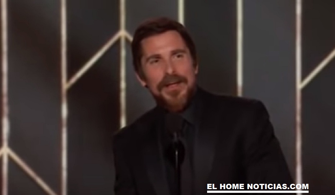 Christian Bale recibe el Globo de Oro al mejor actor en una película musical o de comedia.