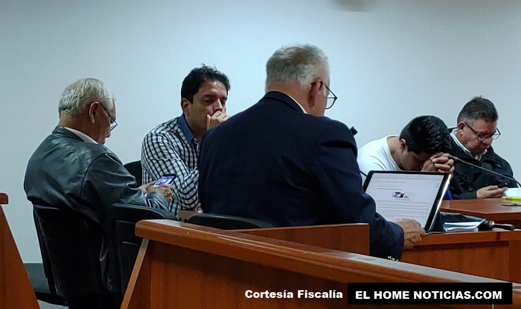Esta imagen muestra el momento en el que se produce la legalización de captura de Carlos Julián Bermeo y otros cuatro capturados.