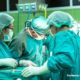 Se trató de una compleja cirugía en la que fue necesario implantar un aparato diseñado para un adulto en el tórax de la pequeña.