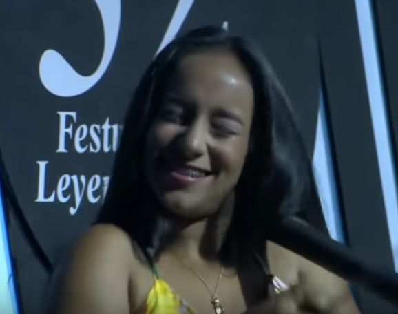 Andrea Guillén Tinoco, buenísima guacharaquera, quien siempre ha acompañado a Loraine Lara en todos los festivales. 