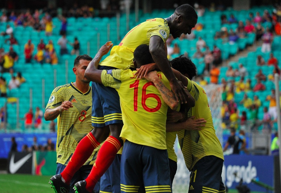 Jugadores de la Selección Colombia celebran el gol que les dio la victoria frente a Paraguay.
