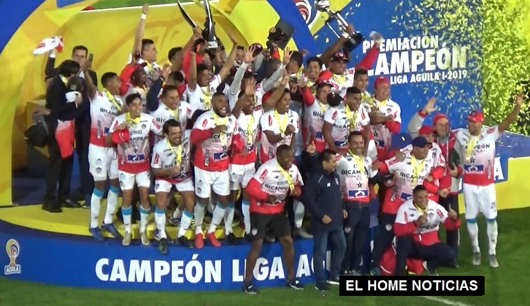 El Junior de Barranquilla celebró su triunfo, se coronó campeón del fútbol profesional colombiano en el estadio El Campín.