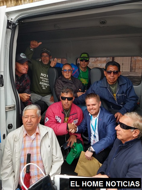 En una ambulancia que envió el Gobierno fueron atendidos los reservistas que estuvieron protestando en la Plaza de Bolívar. 