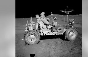 Vehículo en la superficie lunar en la misión del Apolo 15.