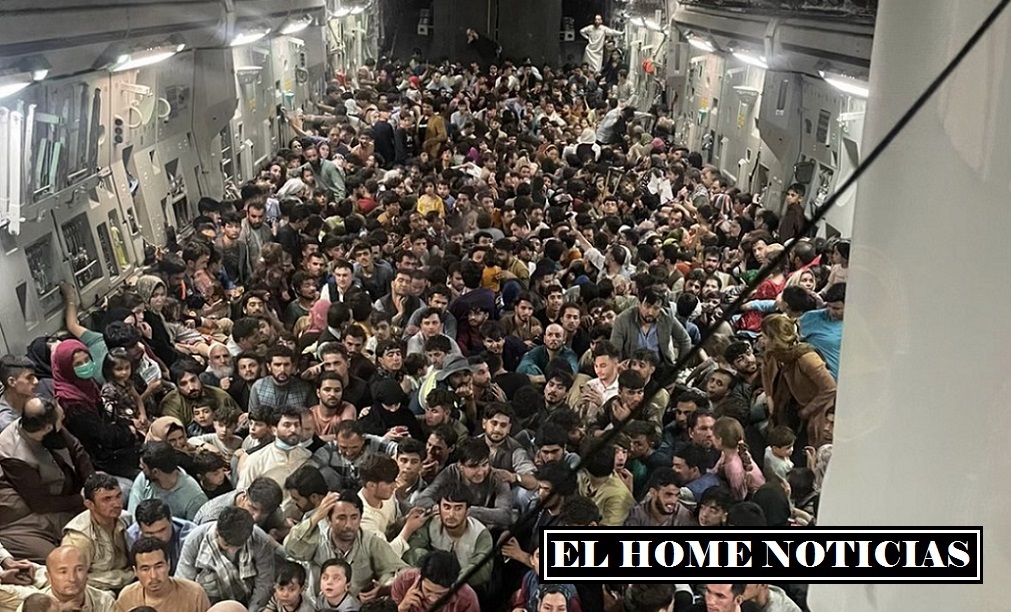 Afganos saliendo del país.