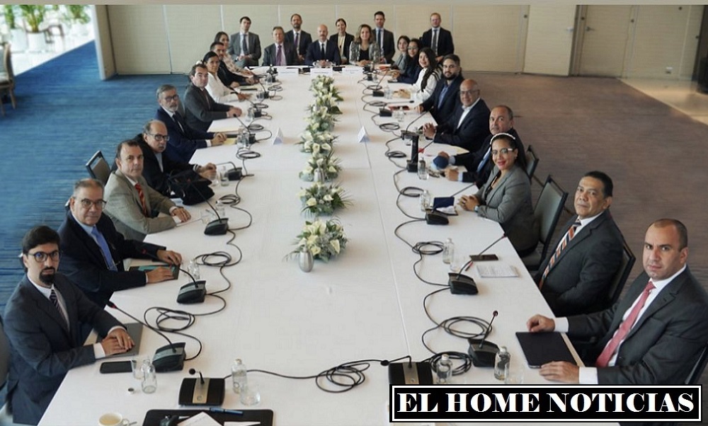 Mesa de diálogos entre delegatarios del régimen de Nicolás Maduro y la oposición venezolana en Ciudad de México.