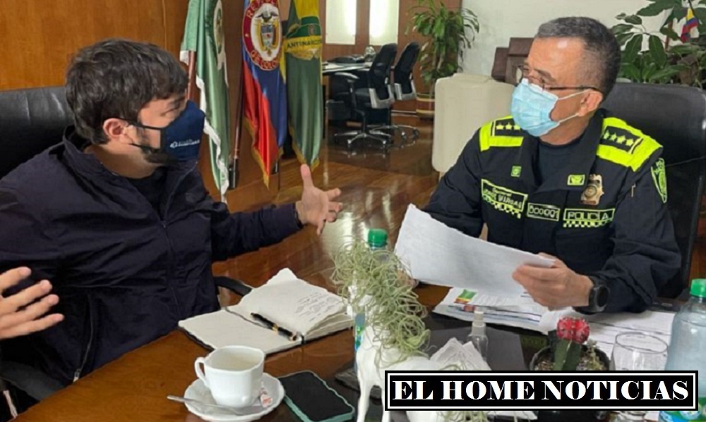 El alcalde Jaime Pumarejo Heins con el director nacional de la Policía, general Jorge Vargas