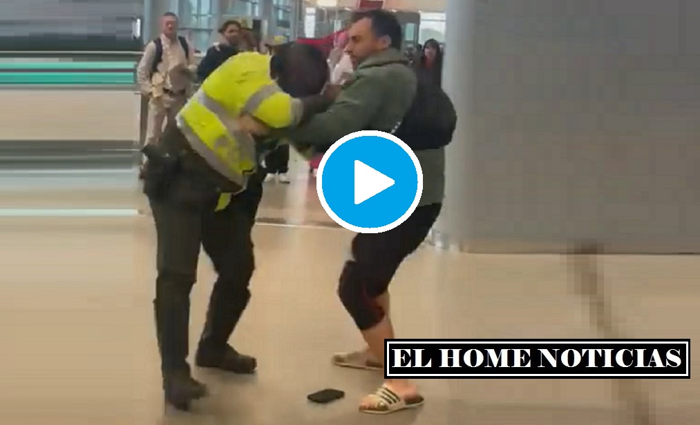 Video cuando un policía es golpeado.