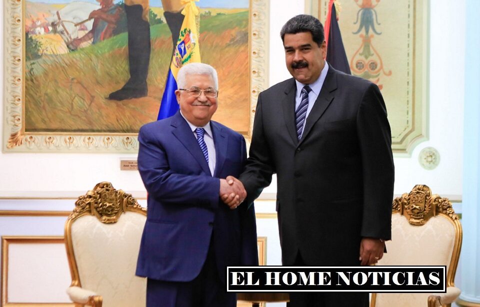 Nicolás Maduro, mandatario de Venezuela, con el presidente de la Autoridad Nacional Palestina (ANP), Mahmud Abbas.