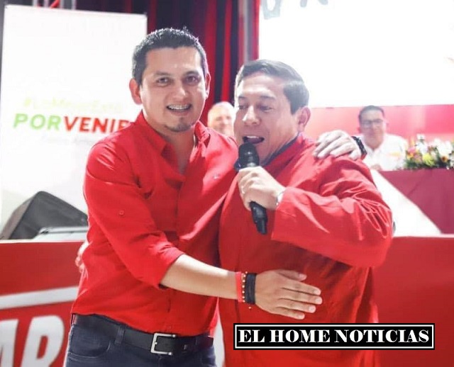 Fabián Camilo Rojas Barrera abraza a Carlos Amaya