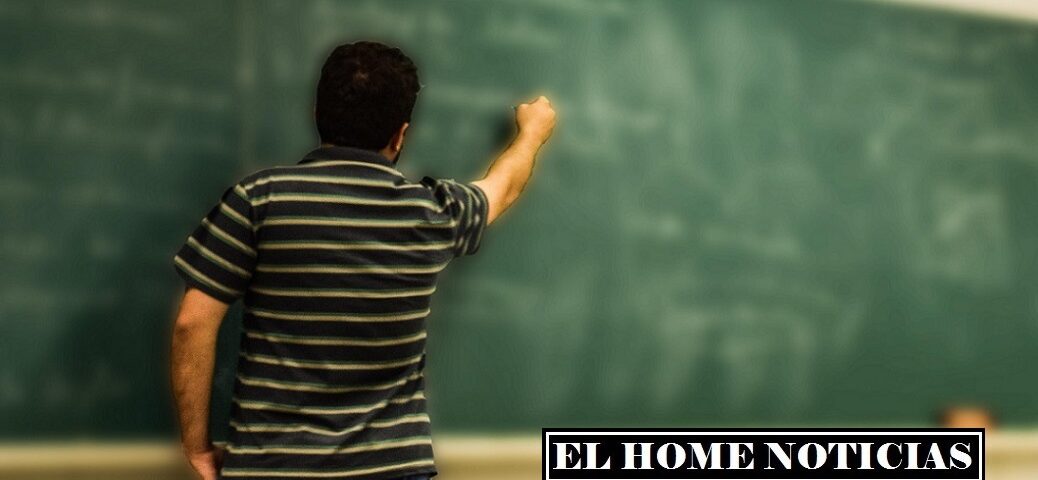 Profesor dando clases.