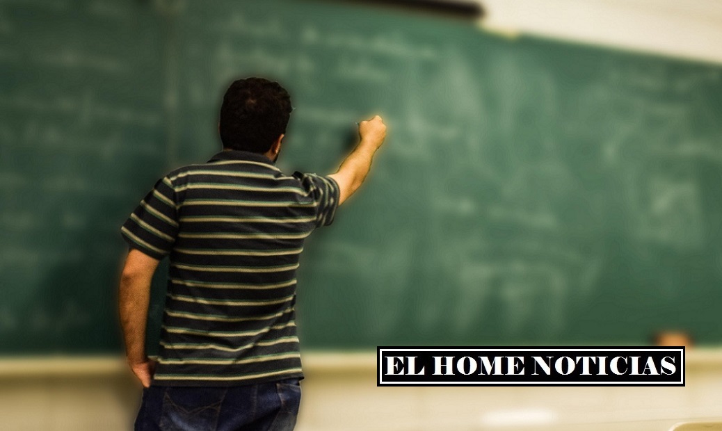 Profesor dando clases.