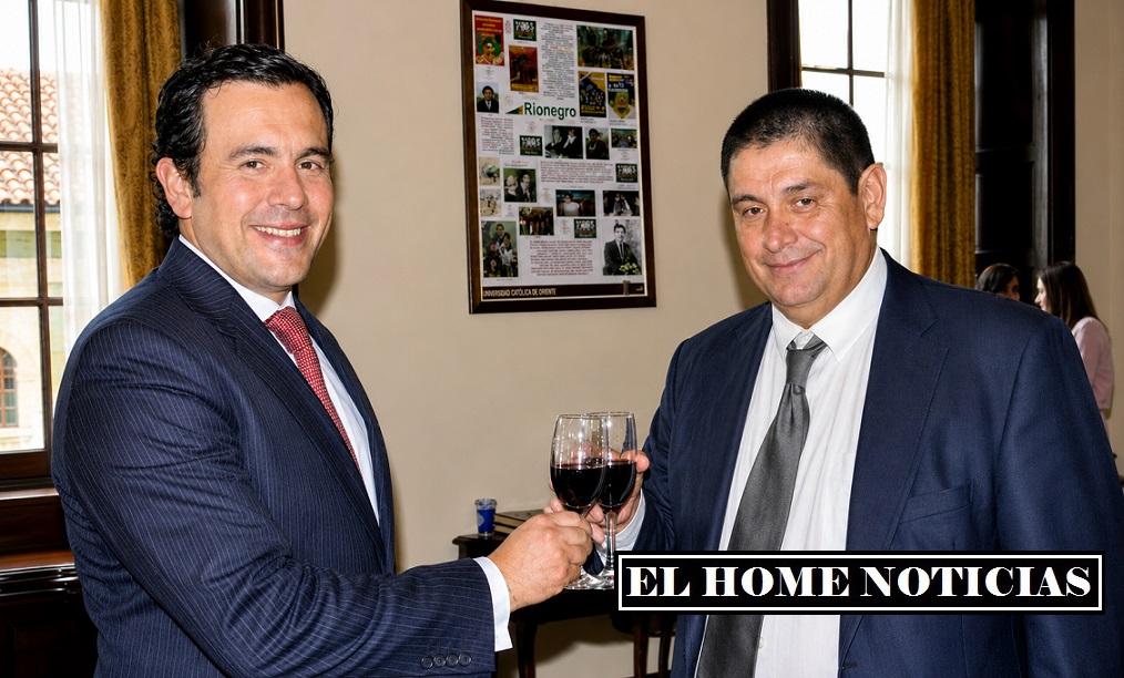 Rodrigo Lara Restrepo, hoy ministro del Interior, junto al investigador agrario, biotecnólogo y defensor de las comunidades indígenas Hernando Niño Rivera