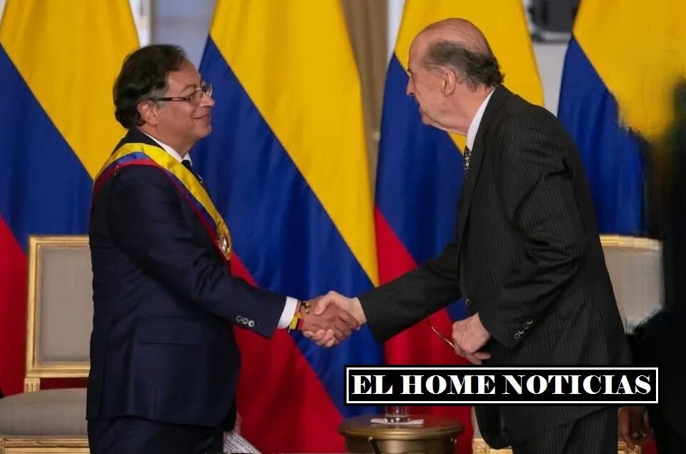 Álvaro Leyva volvió a arremeter contra el presidente Gustavo Petro.