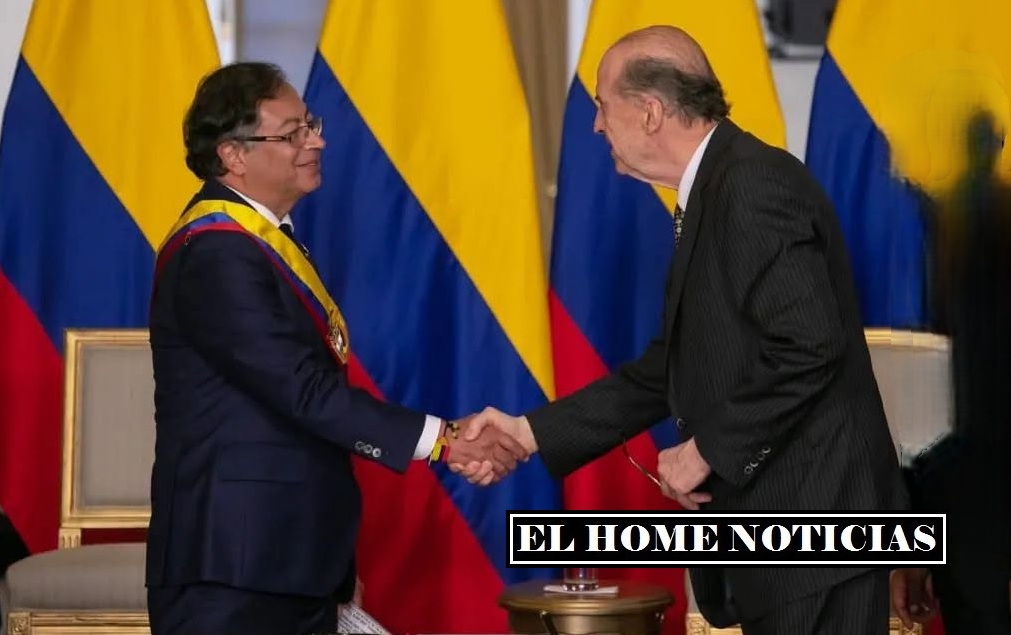 Álvaro Leyva volvió a arremeter contra el presidente Gustavo Petro.