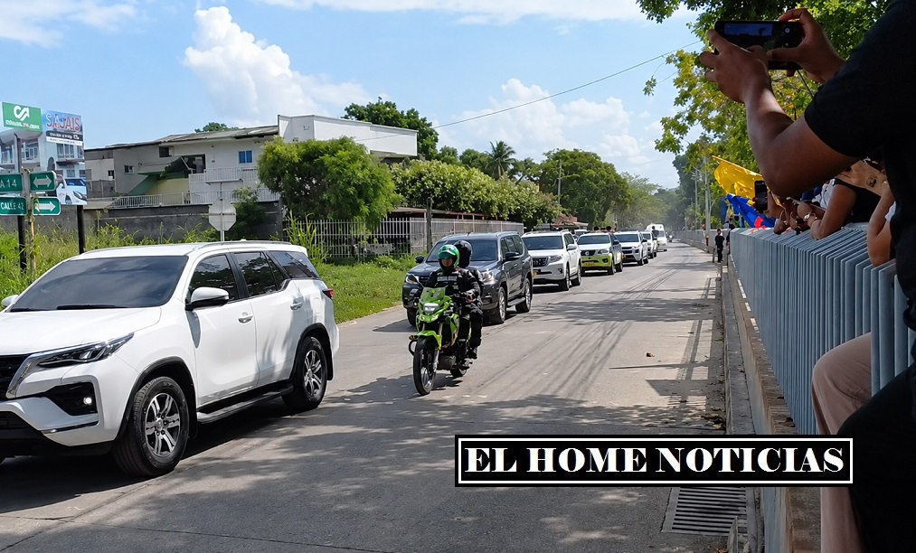 La caravana que transportaba al presidente electo de Colombia, Abelardo de la Espriella