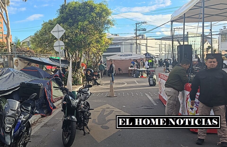 Escoltas y trabajadores sindicalizados de la Unidad Nacional de Protección (UNP)