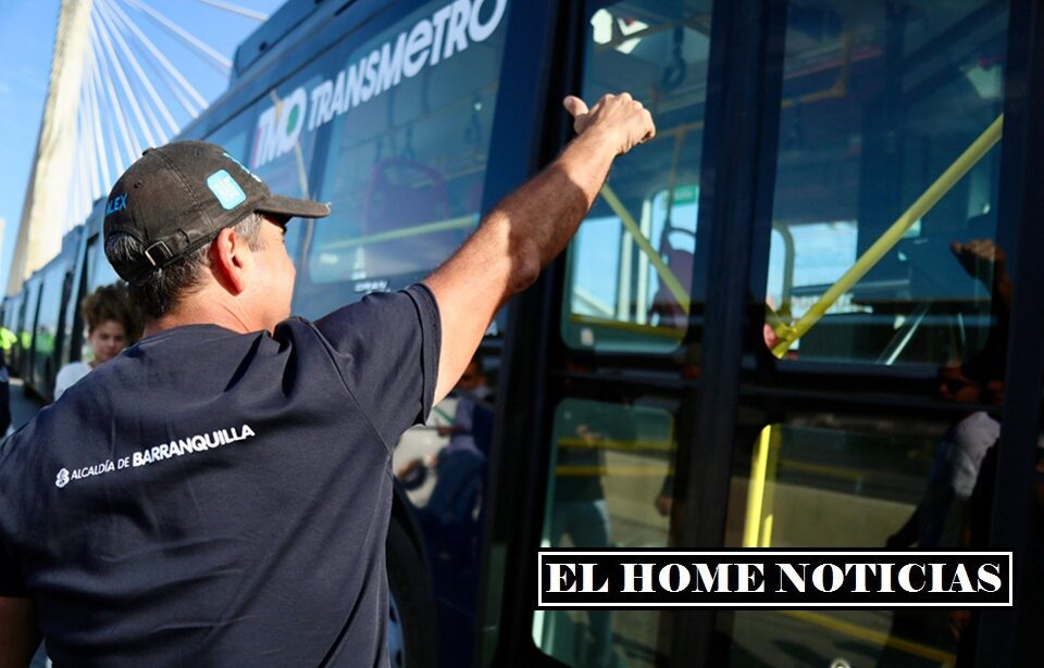 Alejandro Char oficializa la entrada en operación de 30 nuevos buses alimentadores para Transmetro